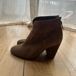 Vince Camuto - booties, 8.5, brown, zip up back